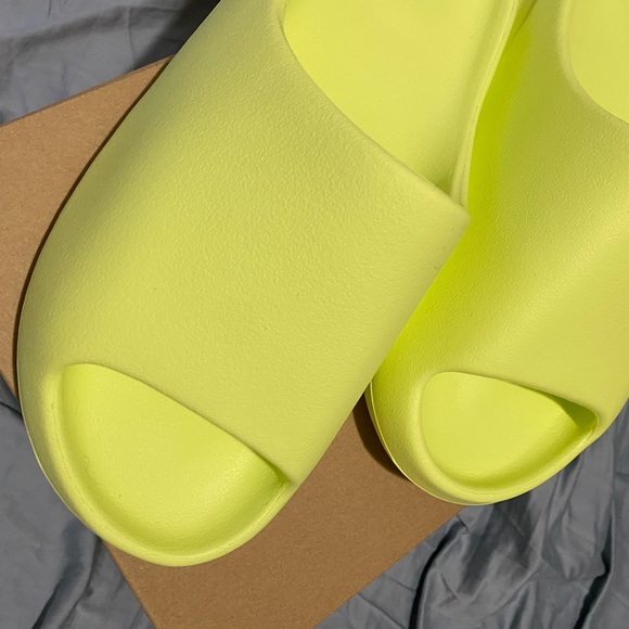 BRAND NEW YEEZY SLIDES - Picture 5 of 8